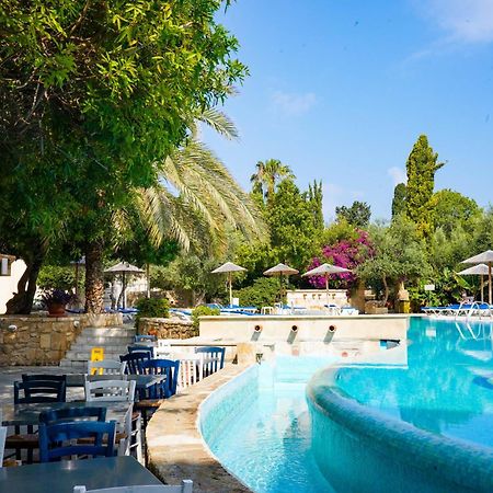 Resitour - Basilica Lägenhet Paphos Exteriör bild